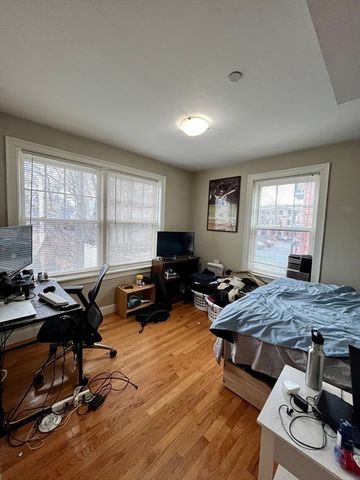 39 Selkirk Road 39, Boston, MA 02135