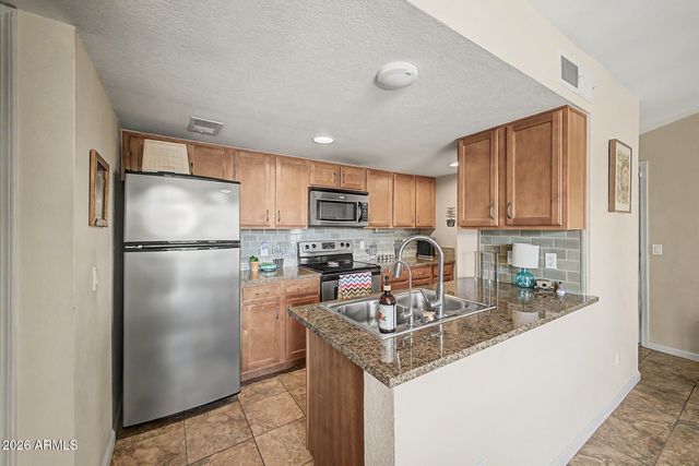 200 E SOUTHERN Avenue 204, Tempe, AZ 85282