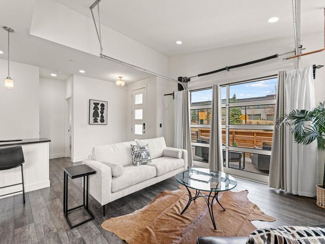 19515 E Sunset Cir, Aurora, CO 80015