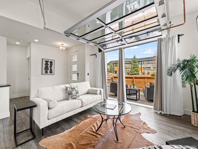 19515 E Sunset Cir, Aurora, CO 80015