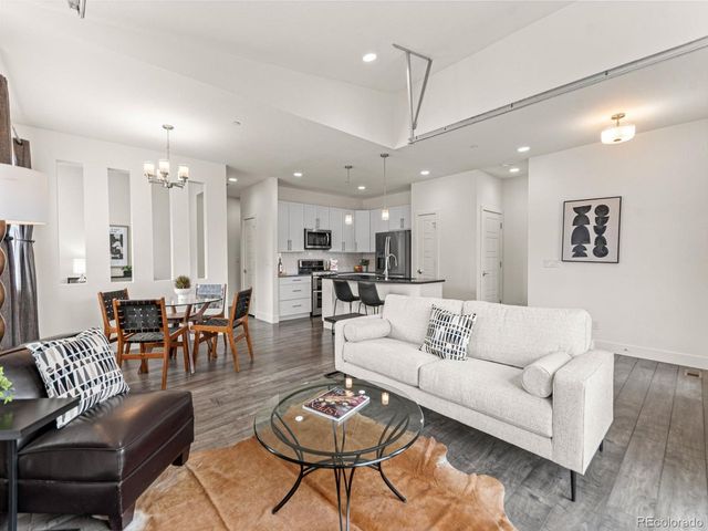 19515 E Sunset Cir, Aurora, CO 80015