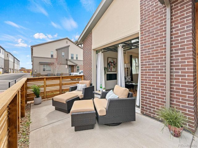 19515 E Sunset Cir, Aurora, CO 80015