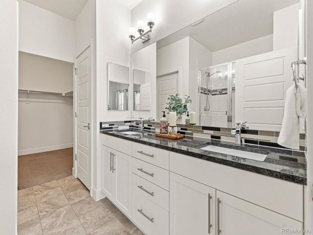 19515 E Sunset Cir, Aurora, CO 80015