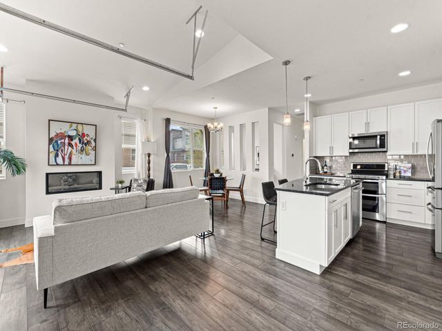 19515 E Sunset Cir, Aurora, CO 80015