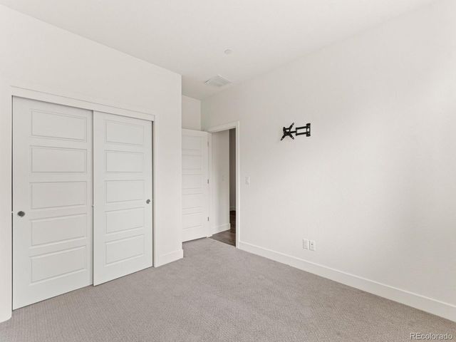 19515 E Sunset Cir, Aurora, CO 80015