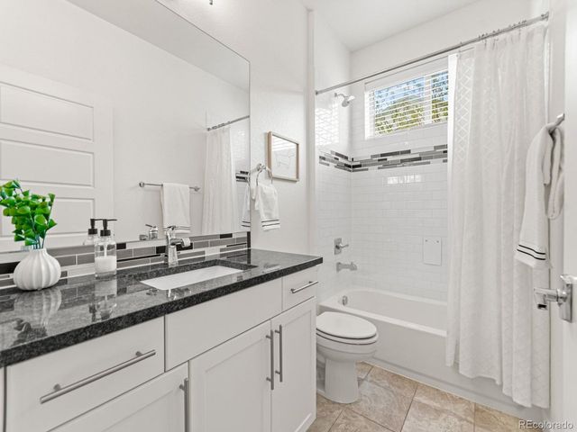 19515 E Sunset Cir, Aurora, CO 80015