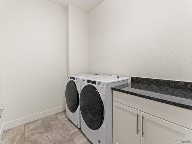 19515 E Sunset Cir, Aurora, CO 80015