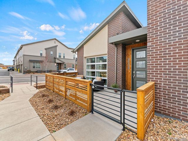 19515 E Sunset Cir, Aurora, CO 80015