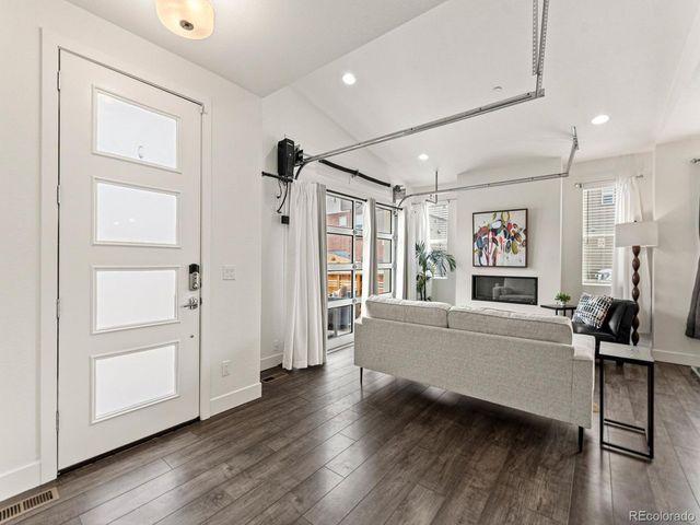 19515 E Sunset Cir, Aurora, CO 80015