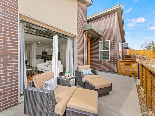 19515 E Sunset Cir, Aurora, CO 80015