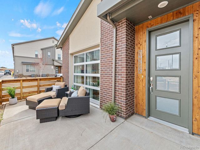 19515 E Sunset Cir, Aurora, CO 80015