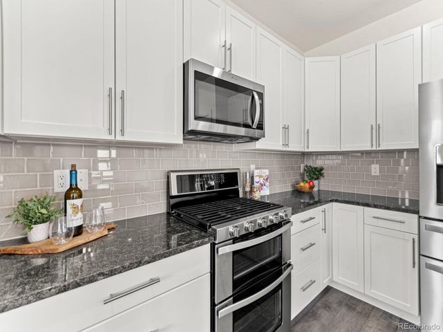 19515 E Sunset Cir, Aurora, CO 80015