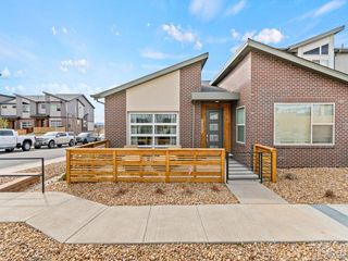 19515 E Sunset Cir, Aurora, CO 80015