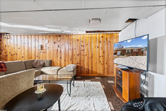 28506 Kimberly Lane, St Clair Shores, MI 48081