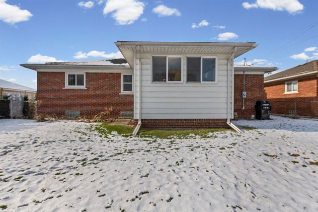 28506 Kimberly Lane, St Clair Shores, MI 48081