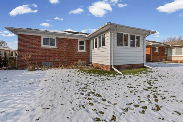 28506 Kimberly Lane, St Clair Shores, MI 48081