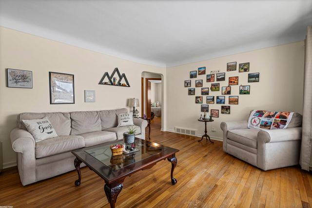 28506 Kimberly Lane, St Clair Shores, MI 48081