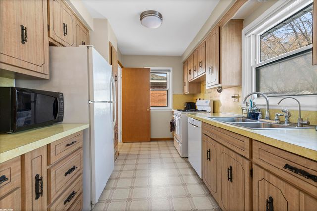 28506 Kimberly Lane, St Clair Shores, MI 48081