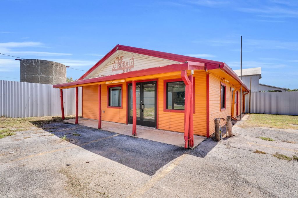 402 N 3rd Street, Wortham, TX 76693