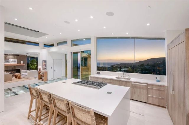 640 Temple Hills Drive, Laguna Beach, CA 92651