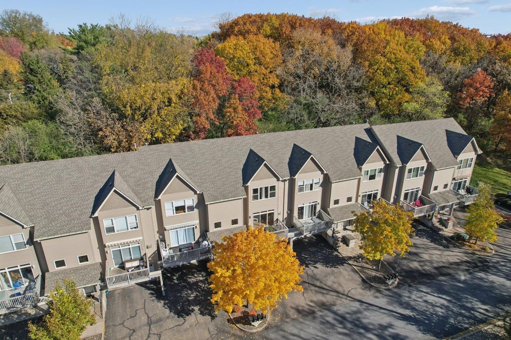 9816 Cove Drive, Minnetonka, MN 55305