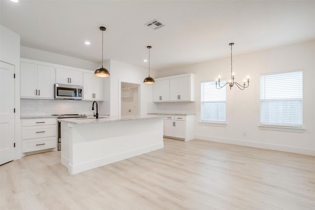 809 Stamps Avenue, Fort Worth, TX 76114