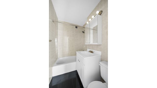 11817 Union Tpke Apt 21K, New York City, NY 11375