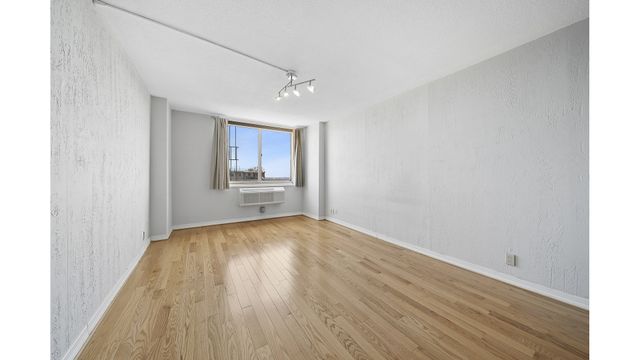 11817 Union Tpke Apt 21K, New York City, NY 11375