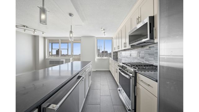 11817 Union Tpke Apt 21K, New York City, NY 11375