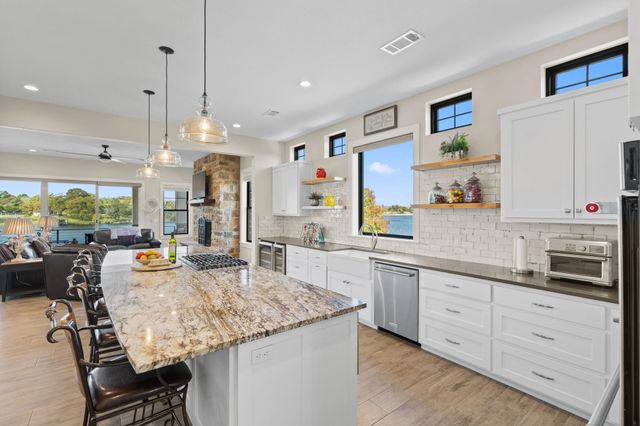 624 Waterside DR, Marble Falls, TX 78654