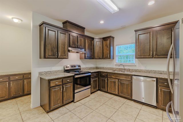 1560 Twin Pines Cir, Cantonment, FL 32533