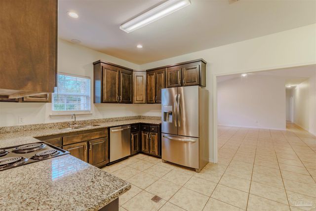 1560 Twin Pines Cir, Cantonment, FL 32533