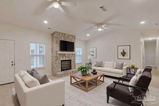 1560 Twin Pines Cir, Cantonment, FL 32533