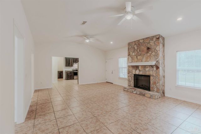 1560 Twin Pines Cir, Cantonment, FL 32533