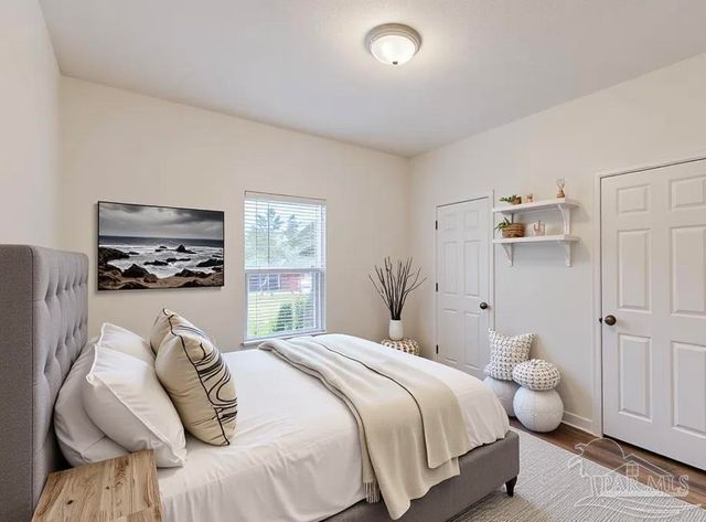 1560 Twin Pines Cir, Cantonment, FL 32533