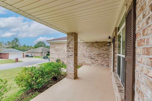 1560 Twin Pines Cir, Cantonment, FL 32533