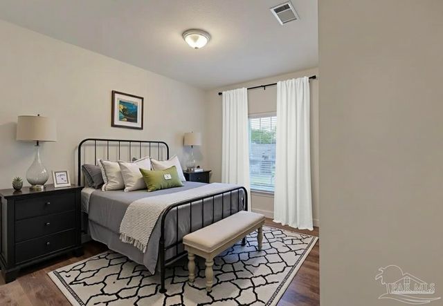 1560 Twin Pines Cir, Cantonment, FL 32533