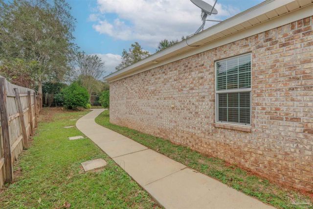 1560 Twin Pines Cir, Cantonment, FL 32533