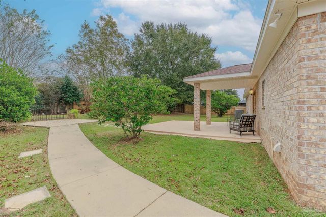 1560 Twin Pines Cir, Cantonment, FL 32533