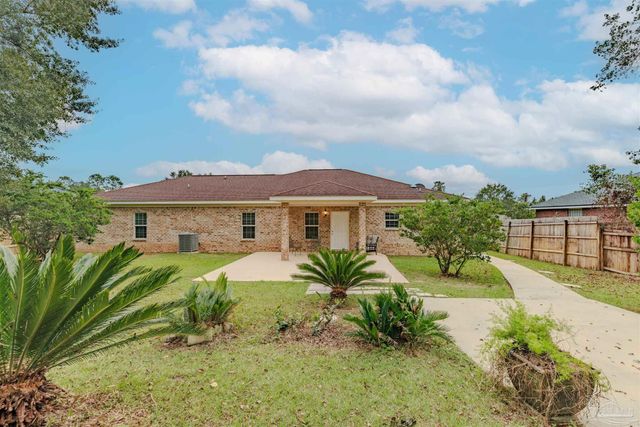 1560 Twin Pines Cir, Cantonment, FL 32533