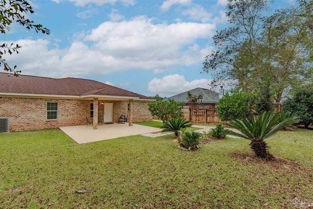 1560 Twin Pines Cir, Cantonment, FL 32533