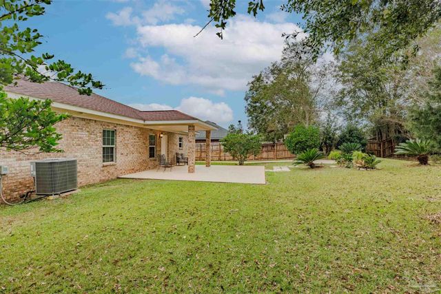 1560 Twin Pines Cir, Cantonment, FL 32533