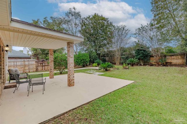 1560 Twin Pines Cir, Cantonment, FL 32533