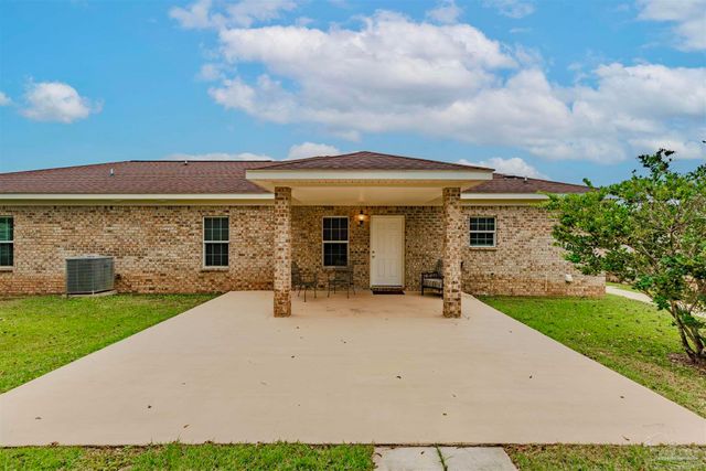 1560 Twin Pines Cir, Cantonment, FL 32533