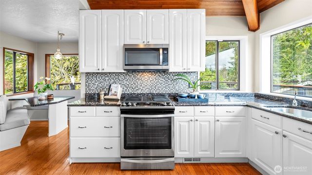 14581 NW Honeyhill Loop, Seabeck, WA 98380