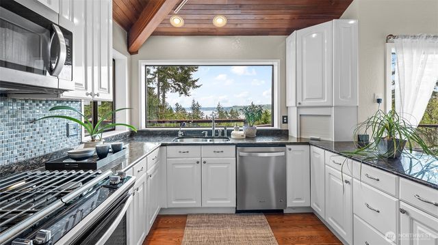 14581 NW Honeyhill Loop, Seabeck, WA 98380