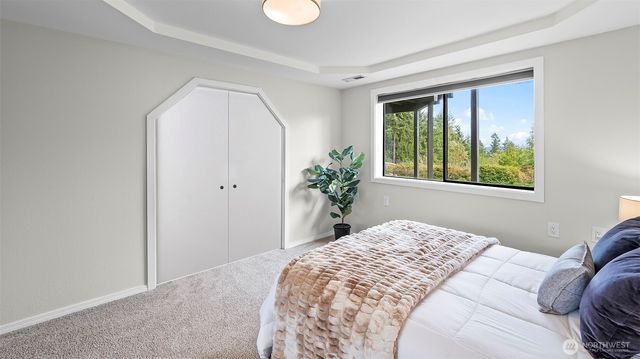 14581 NW Honeyhill Loop, Seabeck, WA 98380