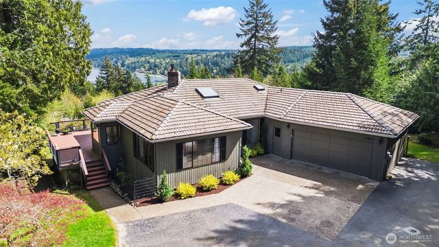 14581 NW Honeyhill Loop, Seabeck, WA 98380