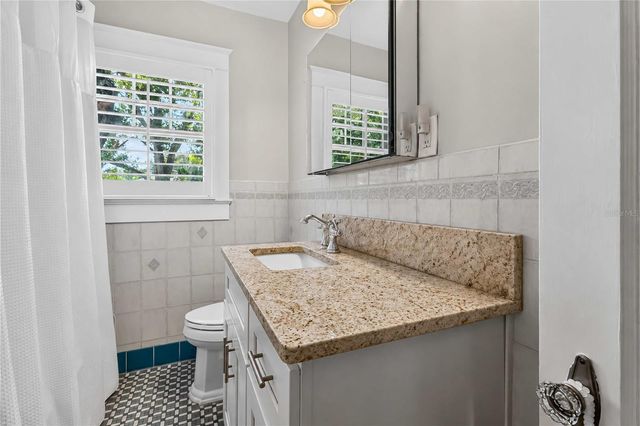 2016 VIRGINIA DRIVE, Bradenton, FL 34205
