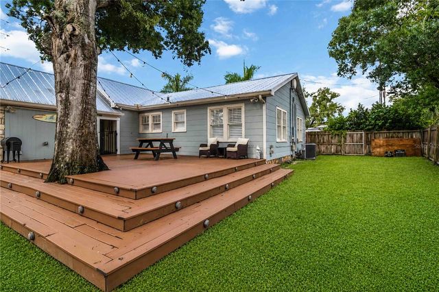 2016 VIRGINIA DRIVE, Bradenton, FL 34205